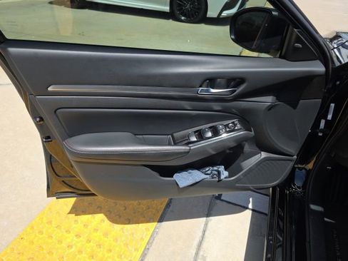 Used 2024 Nissan Altima 2.5 SR w/ SR Premium Package image 11