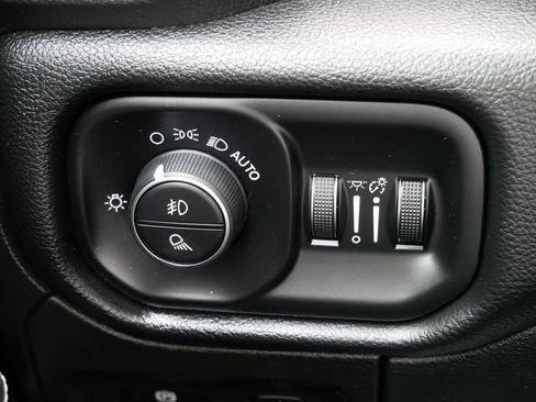 Used 2019 RAM 1500 Laramie AWD/4WD image 26
