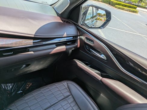 Used 2023 Cadillac Escalade Premium Luxury Platinum w/ LPO, Radiant Package AWD/4WD image 17
