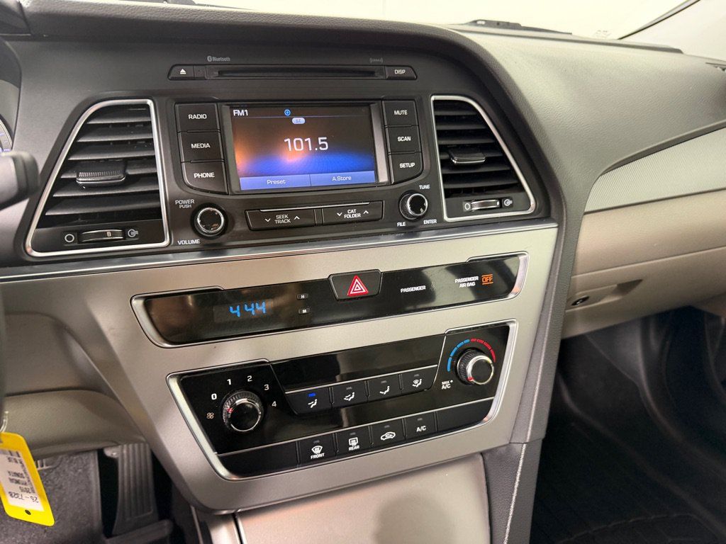 Used 2015 Hyundai Sonata SE w/ Option Group 09 FWD image 15