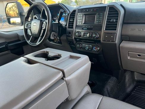 Used 2017 Ford F550 2WD Regular Cab Super Duty image 23