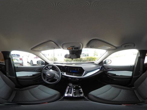 Used 2025 Chevrolet Trax LT FWD image 42