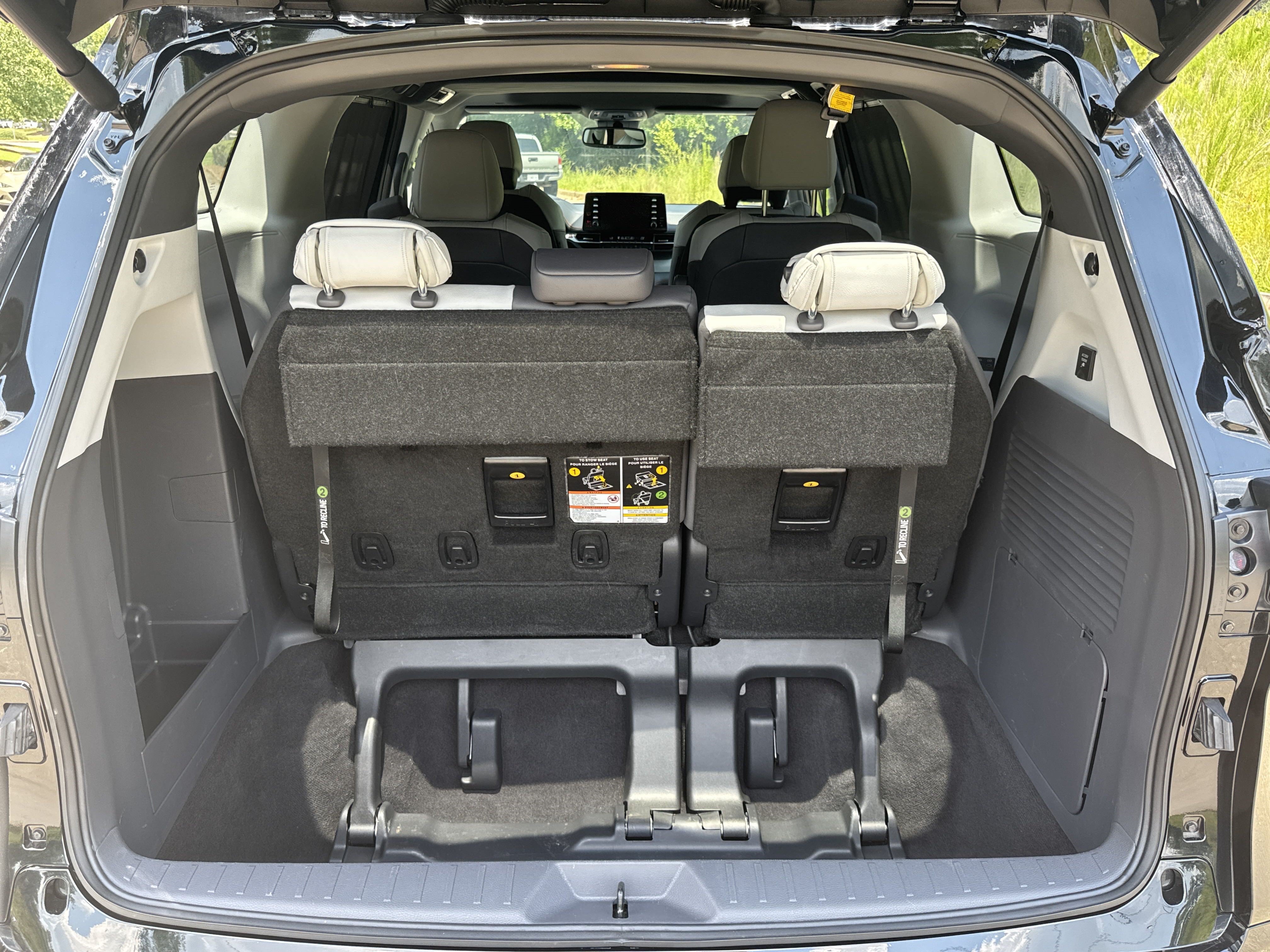 Used 2024 Toyota Sienna XSE w/ XSE Plus Package FWD image 18