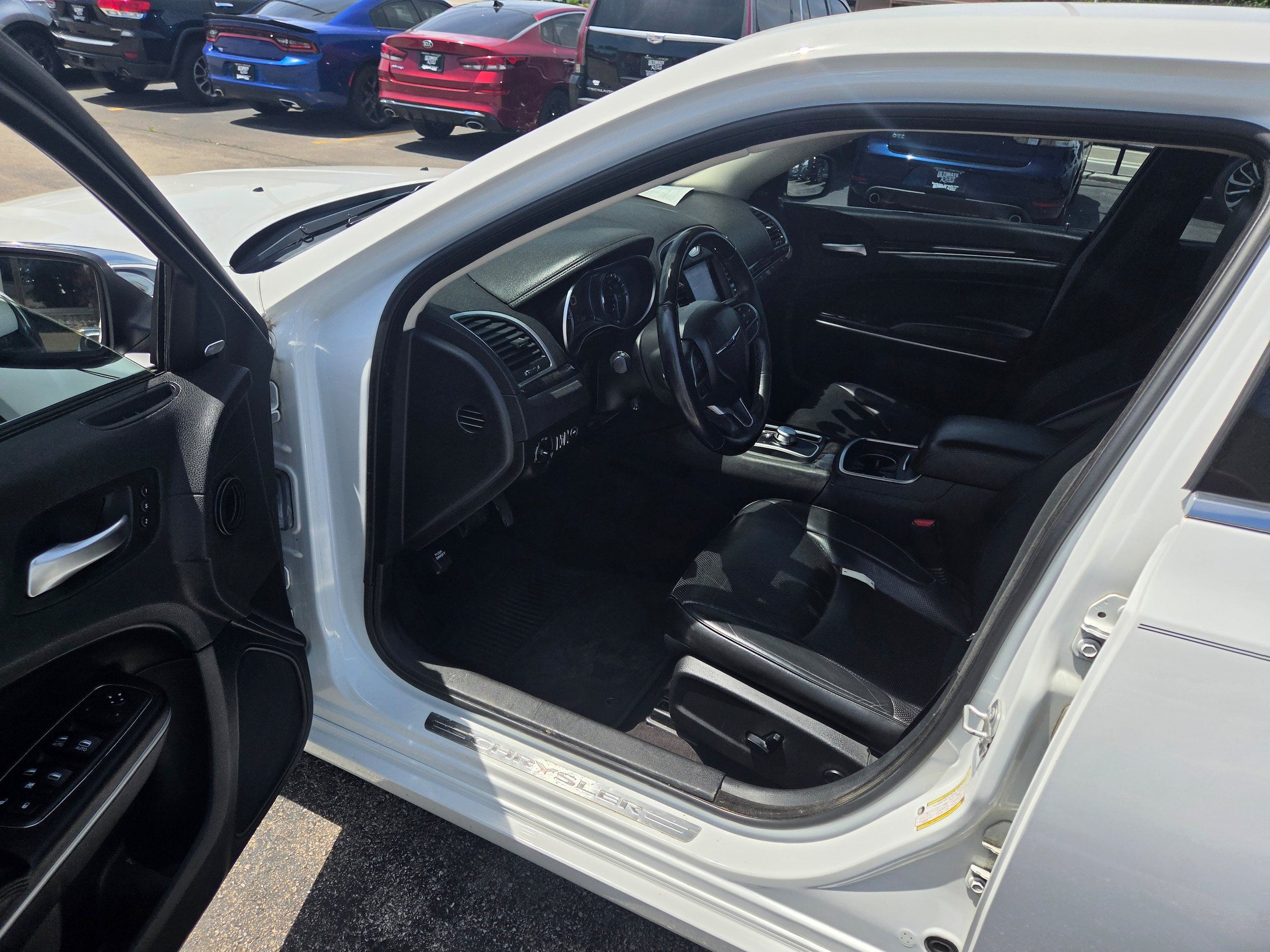 Used 2019 Chrysler 300 Limited RWD image 5