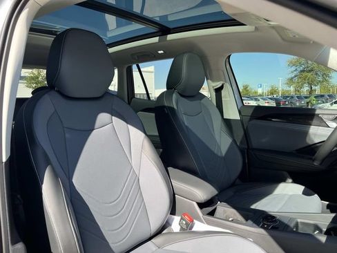 New 2026 Volkswagen Tiguan SE FWD image 26