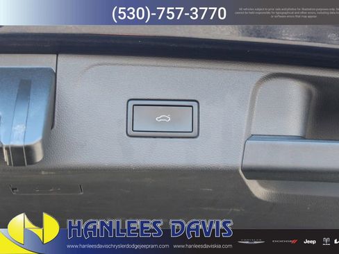 Used 2024 Volkswagen Atlas SE image 11