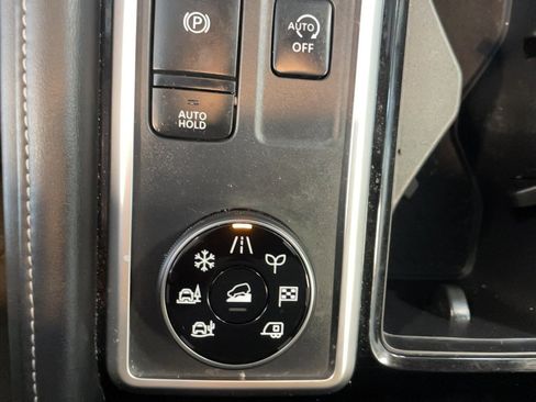 Used 2024 Nissan Pathfinder SV image 9