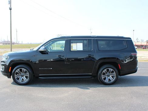 Used 2024 Jeep Wagoneer L Series II w/ Flexible Seating Group AWD/4WD image 6