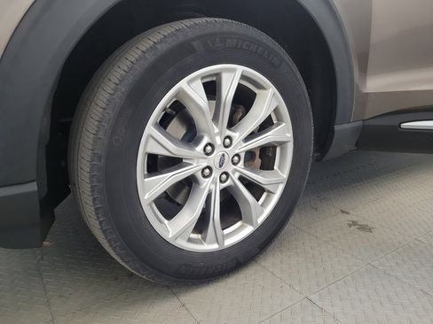 Used 2021 Ford Explorer XLT w/ Equipment Group 202A image 31