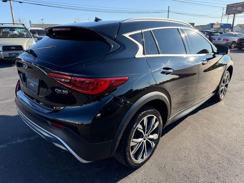 Used 2018 INFINITI QX30 Premium w/ Navigation Package AWD/4WD image 3