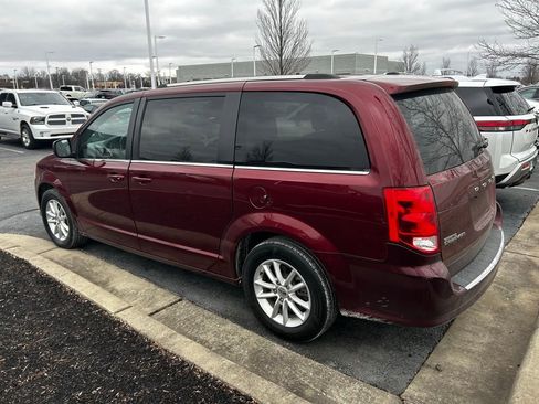 Used 2019 Dodge Grand Caravan SXT image 4