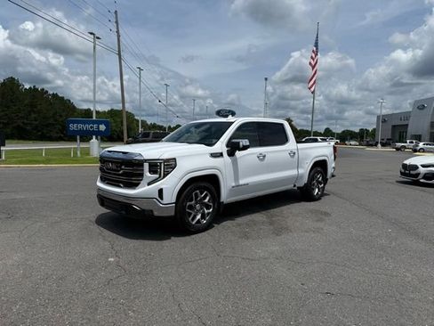Used 2022 GMC Sierra 1500 SLT w/ SLT Premium Package AWD/4WD image 3
