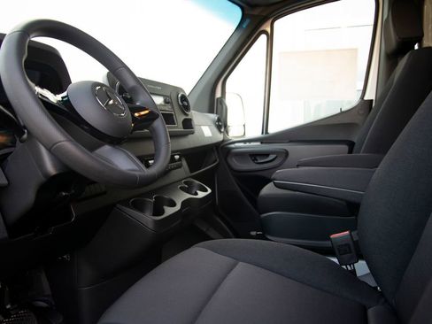 Used 2025 Mercedes-Benz Sprinter 144 Cargo image 12