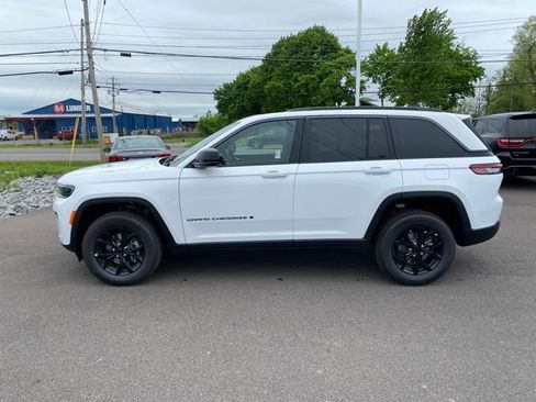 Used 2026 Jeep Grand Cherokee Altitude AWD/4WD image 2