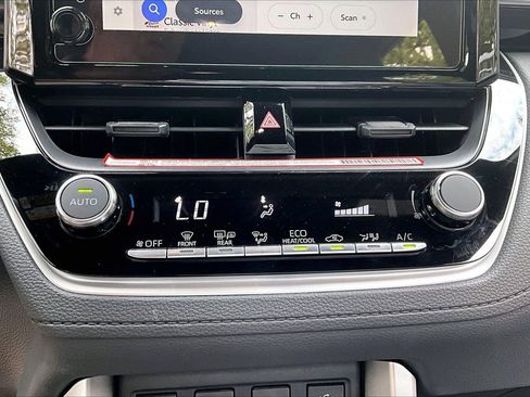 Used 2025 Toyota Corolla Cross AWD Hybrid image 25