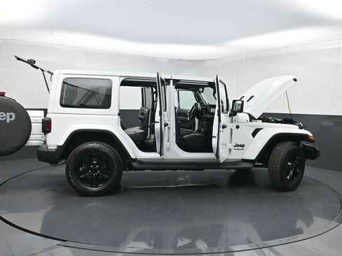 Used 2022 Jeep Wrangler Unlimited Sahara AWD/4WD image 36