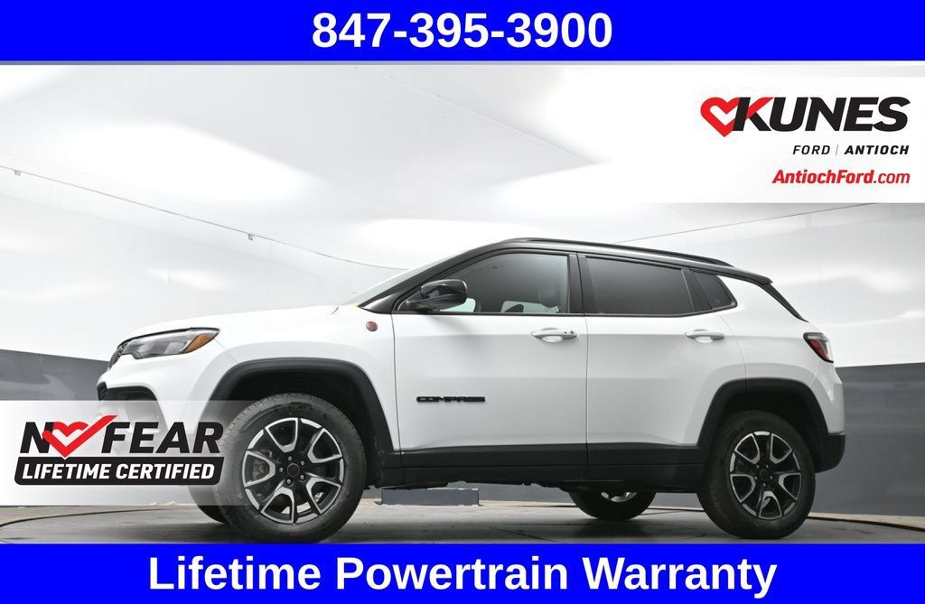 Used 2025 Jeep Compass Trailhawk AWD/4WD image 50
