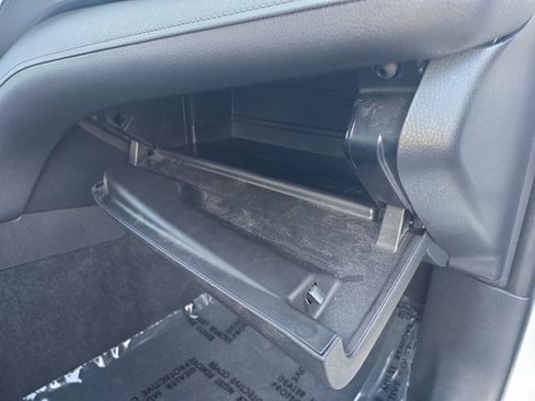 Used 2022 Toyota Camry SE image 18