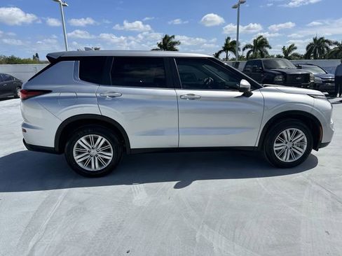 Used 2024 Mitsubishi Outlander ES FWD image 35