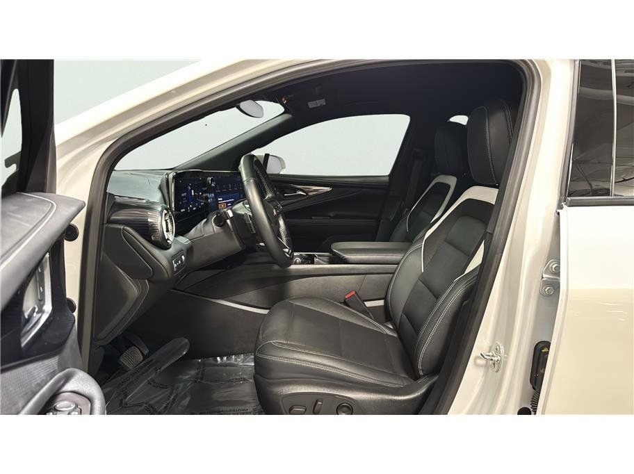 Used 2024 Chevrolet Blazer EV LT AWD/4WD image 16