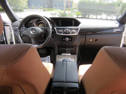 Used 2010 Mercedes-Benz E 550 Sedan image 18