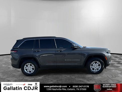Certified 2024 Jeep Grand Cherokee Laredo RWD image 4