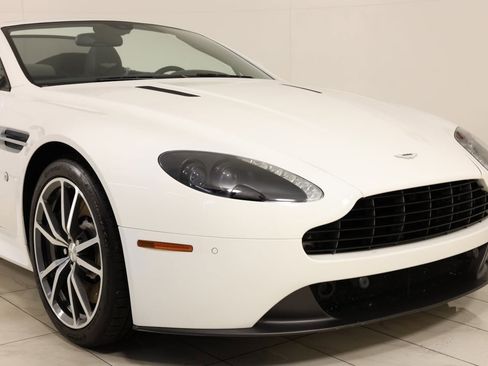 Used 2016 Aston Martin V8 Vantage GT image 37