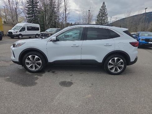 Certified 2025 Ford Escape Platinum AWD/4WD image 5