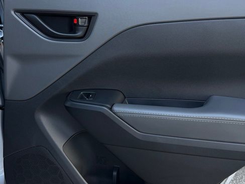 Used 2025 Subaru Crosstrek 2.0i Premium image 29