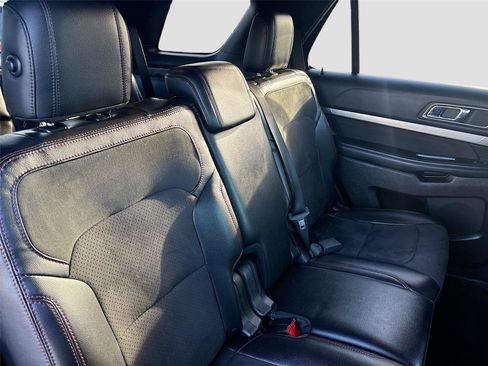 Used 2018 Ford Explorer XLT w/ Equipment Group 202A image 32