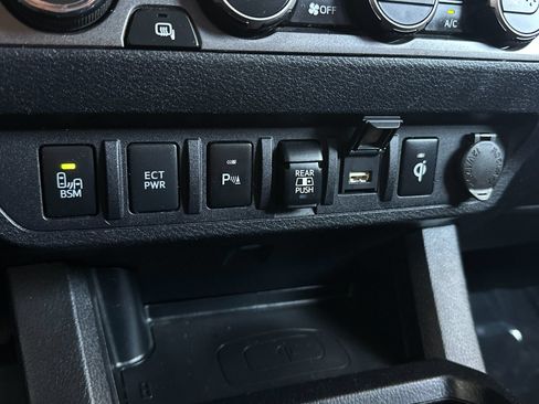 Used 2021 Toyota Tacoma TRD Off-Road w/ Technology Package AWD/4WD image 26