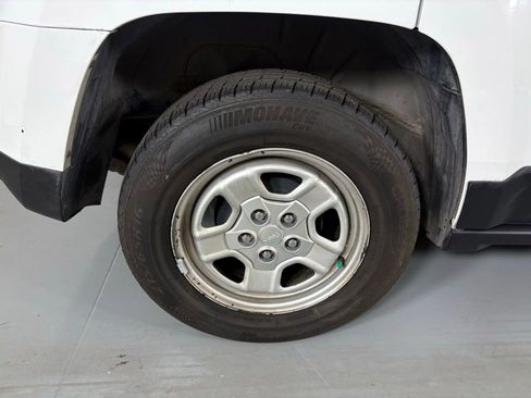 Used 2016 Jeep Patriot Sport image 11