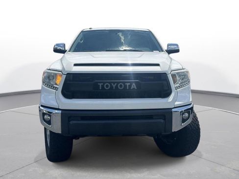 Used 2017 Toyota Tundra Limited w/ Limited Premium Package AWD/4WD image 3