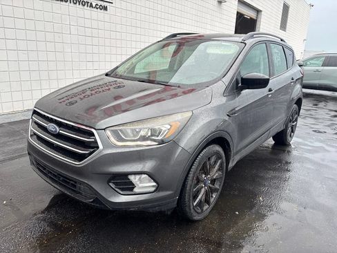 Used 2019 Ford Escape SE FWD image 1