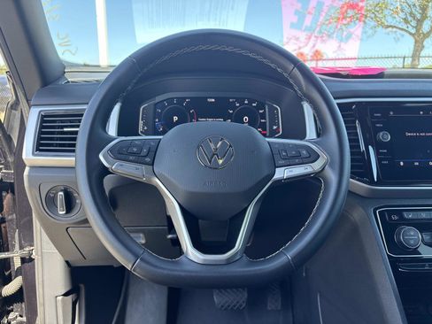 Used 2023 Volkswagen Atlas Cross Sport SE w/ Panoramic Sunroof Package FWD image 29
