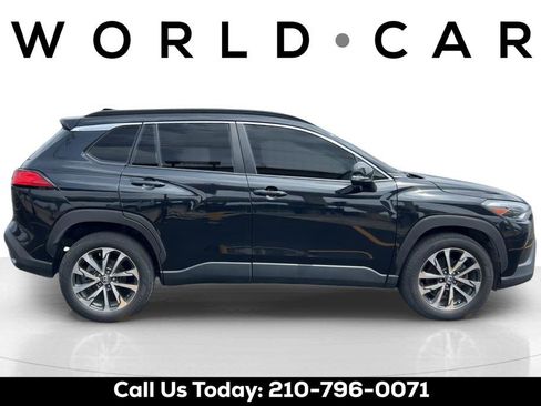Used 2023 Toyota Corolla Cross XLE w/ Convenience Package FWD image 8