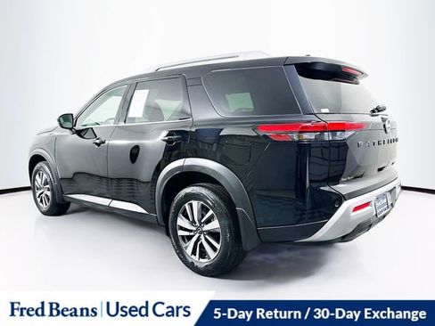 Certified 2024 Nissan Pathfinder SL w/ Black Appearance Package image 5