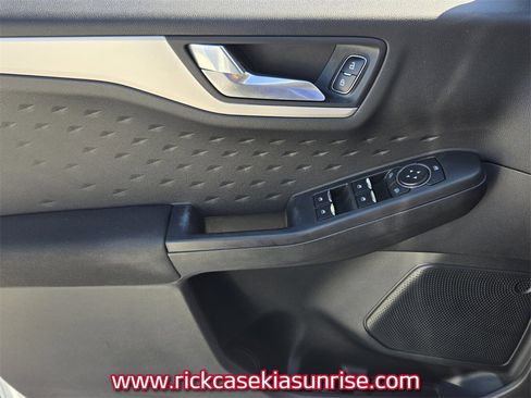 Used 2020 Ford Escape SE image 34