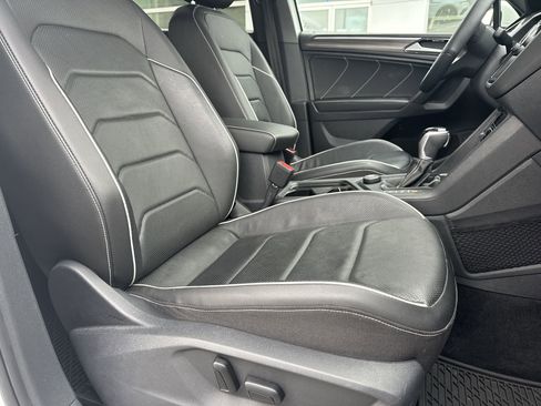 Certified 2022 Volkswagen Tiguan SEL R-Line image 29