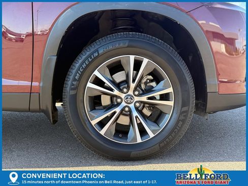 Used 2019 Toyota Highlander Plus w/ Carpet Mat Package (TMS) AWD/4WD image 5