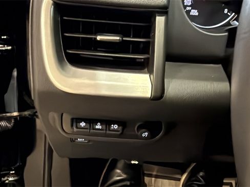 Used 2022 GMC Terrain SLT w/ Tech Package image 32