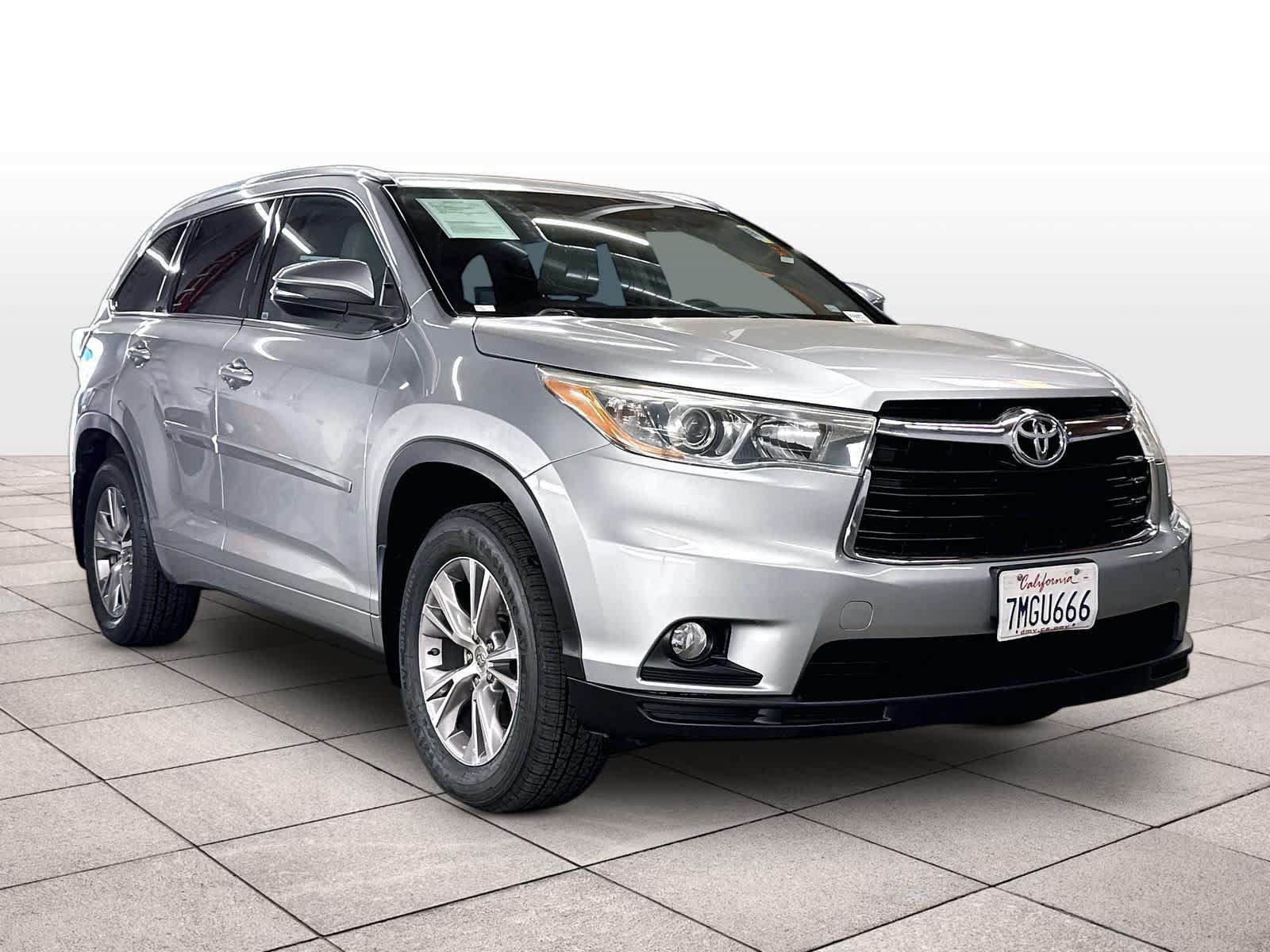 Used 2015 Toyota Highlander XLE AWD/4WD image 2