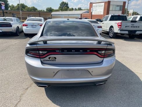 Used 2017 Dodge Charger SE w/ Popular Equipment Group image 5