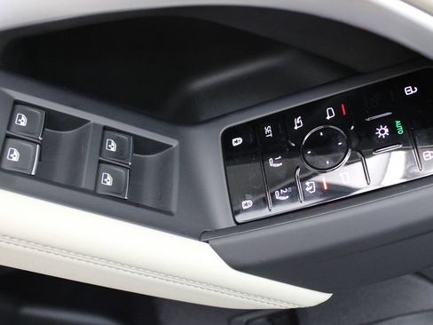 New 2025 Audi Q5 Premium image 17