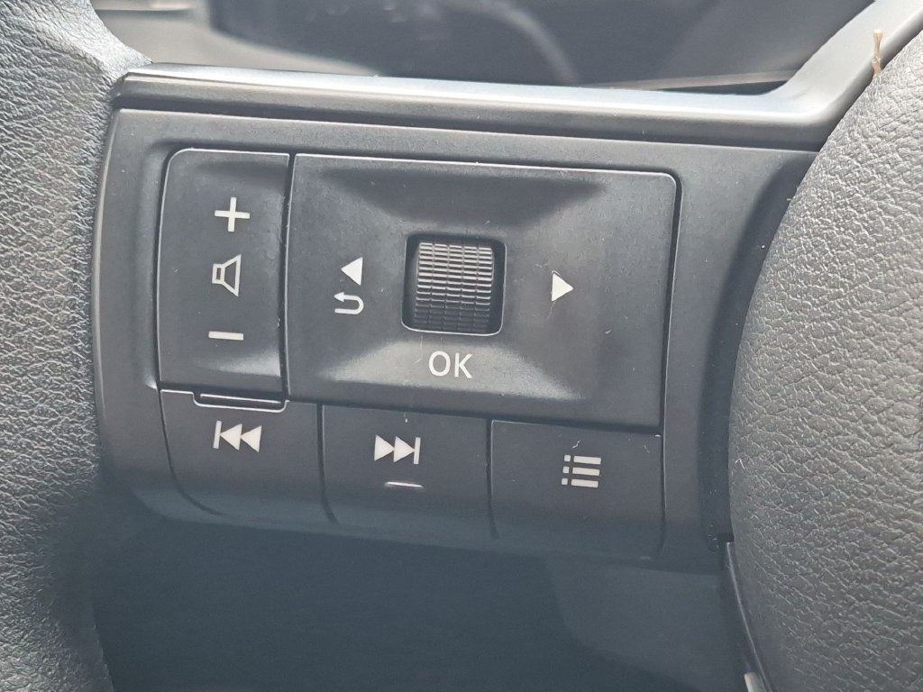 Used 2025 Nissan Kicks S AWD/4WD image 14
