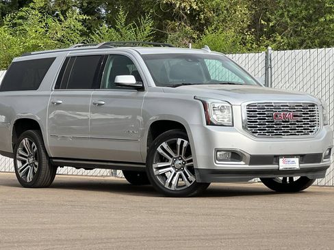 Used 2018 GMC Yukon XL Denali w/ Denali Ultimate Package AWD/4WD image 2