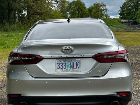 Used 2022 Toyota Camry XLE w/ Navigation Package FWD image 10