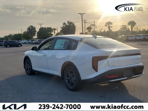 New 2026 Kia K4 FWD image 4