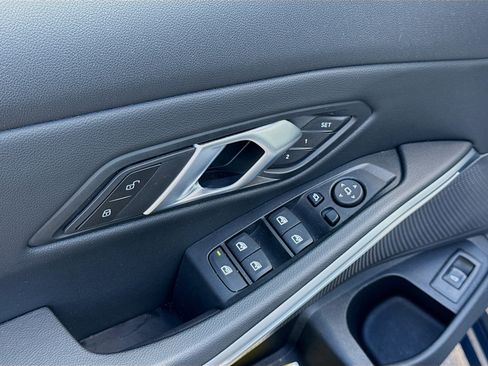 Used 2025 BMW 330i Sedan image 23