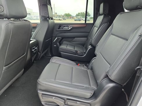 Used 2025 GMC Yukon XL Denali AWD/4WD image 28